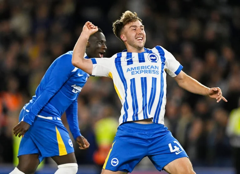 Brighton sorprende al campeón